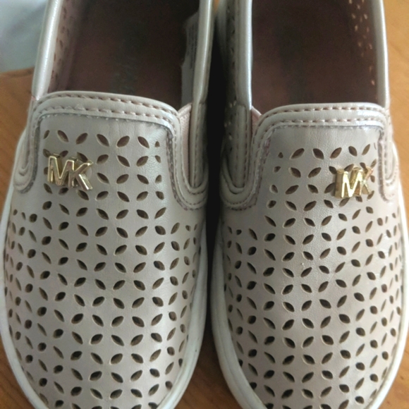 Michael Michael Kors Little Girl Slip On Shoes - Picture 4 of 8